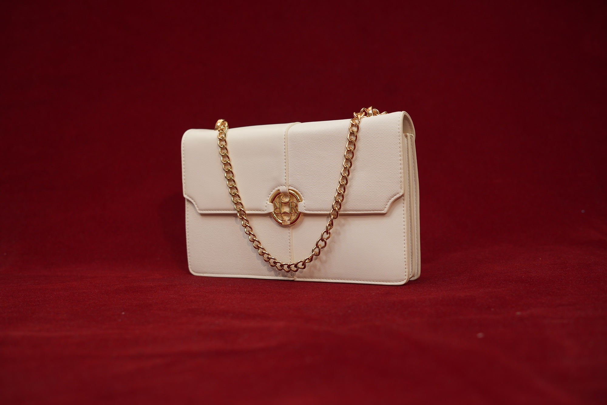 Shubra White Aure Slingbag