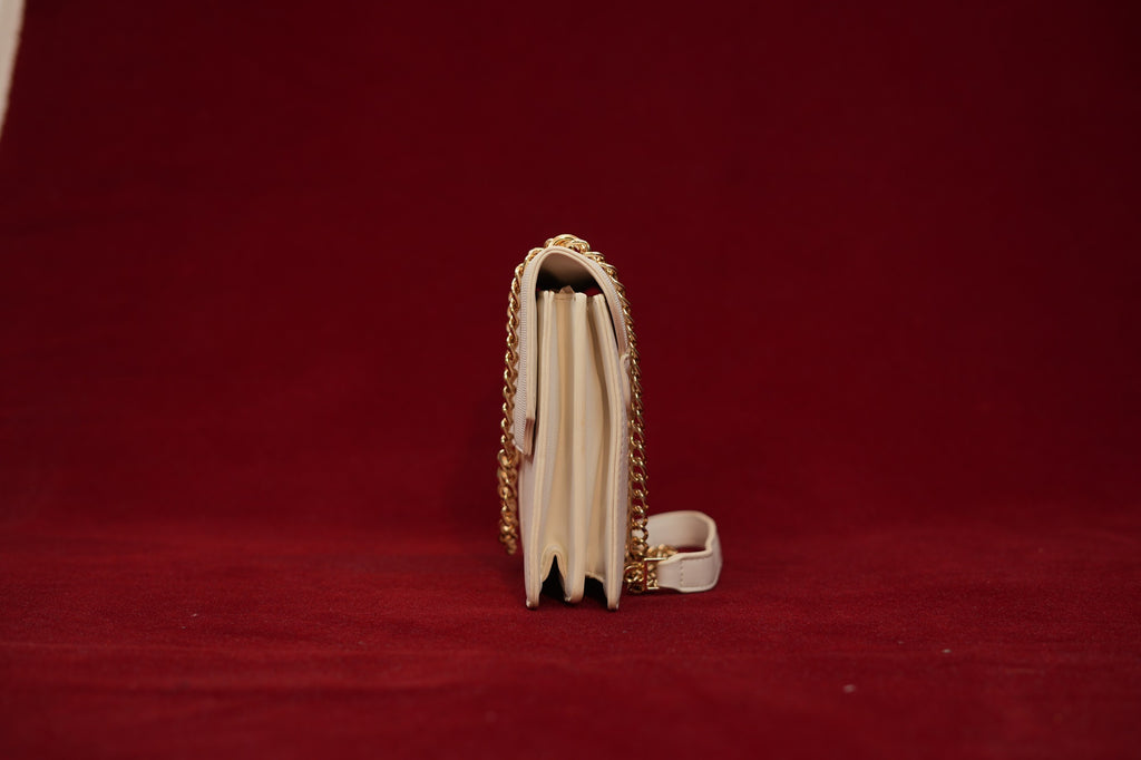 Shubra White Aure Slingbag