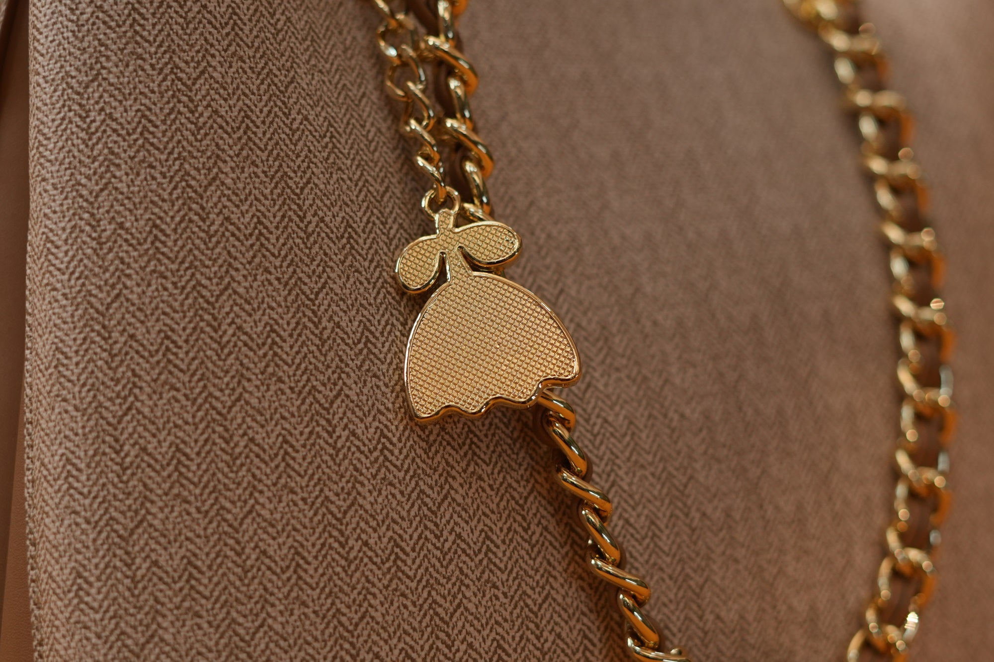 Gris Taupe Chain Totebag